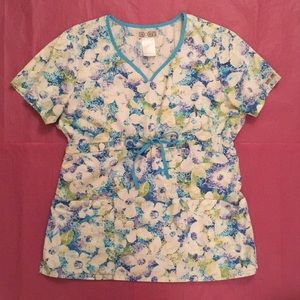 Cherokee Body Floral Pixels Scrub Top Size Medium